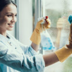 Želite da vaši prozori budu besprekorno čisti? Evo kako sami da napravite domaće sredstvo od 2 sastojka za pranje stakla