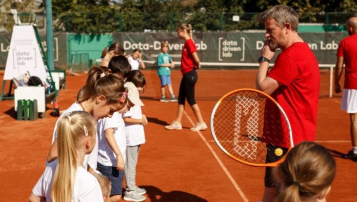 tk-crvena-zvezda:-viktor-troicki-na-otvaranju-besplatne-skole-tenisa