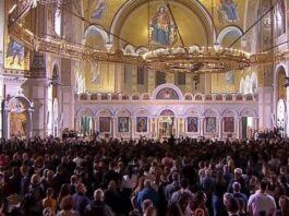 ponocna-liturgija:-brojni-vernici-se-okupili-u-hramu-svetog-save
