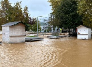 u-poplavama-u-bosni-i-hercegovini-stradalo-19-ljudi,-najteze-u-jablanici-–-nedeljnik