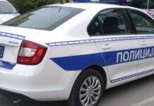 dvoje-povredjenih-u-nezgodi-u-batajnici:-vozac-„fiata“-uleteo-u-raskrsnicu-i-zakucao-se-u-drugo-vozilo