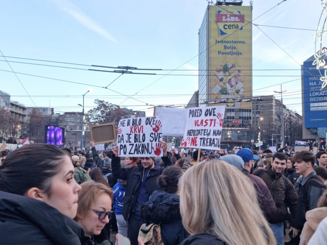 generacija-koja-zna-sta-radi:-veliki-protest-iz-pera-reporterke-nedeljnika-–-nedeljnik