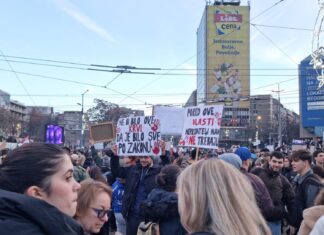 generacija-koja-zna-sta-radi:-veliki-protest-iz-pera-reporterke-nedeljnika-–-nedeljnik