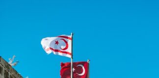 tarik-filipovic-sam-otputovao-na-najromanticniji-otok-i-napisao-samo-jedno-ime-u-pijesku!