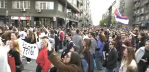 protest-povodom-dana-studenata:-dugacka-kolona-stigla-kod-pravnog-–-nedeljnik