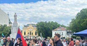 protest-„u-subotici-smo-svi“:-pocelo-okupljanje-gradjana-na-trgu-cara-jovana-nenada-–-nedeljnik