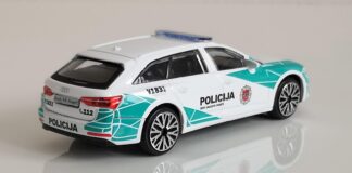 bebi-dol-zaustavila-policija-–-nasli-joj-sekiru-u-torbi