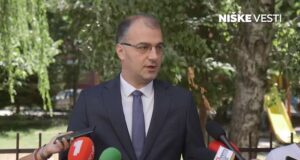 saopstenje-medijane:-dezorijentisano-lice-zadalo-udarac-predsedniku-opstine-–-nedeljnik