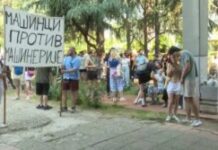 gradjani-od-jutros-ispred-treceg-osnovnog-tuzilastva:-nema-informacija-gde-ce-biti-saslusani-uhapseni-studenti-–-nedeljnik