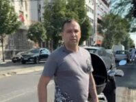 funkcioner-srbija-centra-(srce)-pogodjen-jogurtom-u-glavu-kod-transparenta-sa-nacistickim-znakom-–-nedeljnik