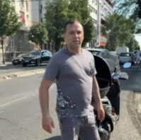 funkcioner-srbija-centra-(srce)-pogodjen-jogurtom-u-glavu-kod-transparenta-sa-nacistickim-znakom-–-nedeljnik