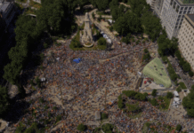 spanija:-velike-demonstracije-protiv-premijera-pedra-sancesa-zbog-korupcije-–-nedeljnik