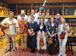 magicni-ukulele,-mali-instrument,-velike-radosti:-neobicna-druzina-koja-rusi-prerasudu-da-je-instrument-sa-cetiri-zice-samo-„decja-gitara“