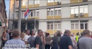 poceo-protest-ispred-zgrade-suda-u-uzicu-zbog-hapsenja-maturanta-iz-kosjerica-–-nedeljnik