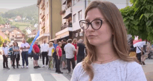 studentkinja-sa-protesta-u-kosjericu:-„ne-damo-kosjeric,-bicemo-ovde-koliko-god-je-potrebno“-–-nedeljnik