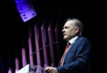jedna-stranka,-dve-sednice:-rukovodstvo-poks-trazi-smenu-predsednika-vojislava-mihajlovica-–-nedeljnik