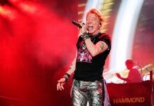 guns-n’-roses-–-40-godina-najprisutniji-bend-na-zidovima-hard-rock-cafea,-prodavnica-ploca-i-muzickih-instrumenata-–-nedeljnik