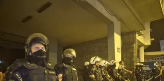 zborovi-u-novom-sadu-izglasali-blokadu-skupstine,-traktori-parkirani-ispred-ulaza-u-zgradu