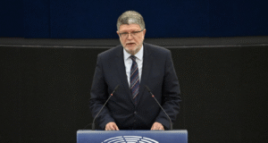 picula:-vucicev-odgovor-na-masovne-demonstracije-nije-nesto-sto-treba-pozdraviti,-srbija-nazaduje-–-nedeljnik