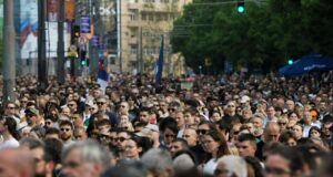 gradjanski-pokret-bravo-podnosi-prijavu-ustavnom-sudu:-„sns-naknadno-legalizuje-nezakonitost-u-radu-mesnih-zajednica“-–-nedeljnik