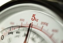 izasla-iz-rijalitija-sa-43-kilograma,-svadjala-se-sa-popovicem-i-zikom,-bila-psihicki-nestabilna:-ko-je-devojcica-sa-slike-(foto)