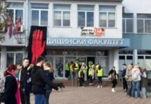 studenti-u-blokadi-medicinskog-fakulteta-u-novom-sadu-podrzali-profesore-u-strajku-–-nedeljnik