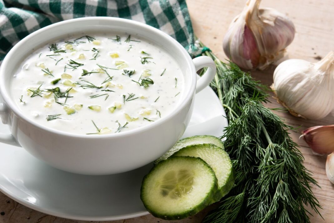 recept-za-tzatziki,-najpoznatiji-ukus-grcke-–-nedeljnik