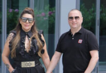 skinula-se-djanijeva-supruga:-sladja-spustila-kupaci,-bujne-grudi-upale-u-kadar