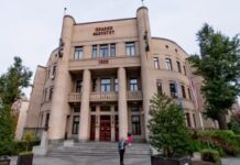 „predsednik-vlada-–-ustav-strada“:-procitajte-ceo-tekst-koji-su-za-nedeljnik-napisali-studenti-u-blokadi-pravnog-fakulteta-–-nedeljnik
