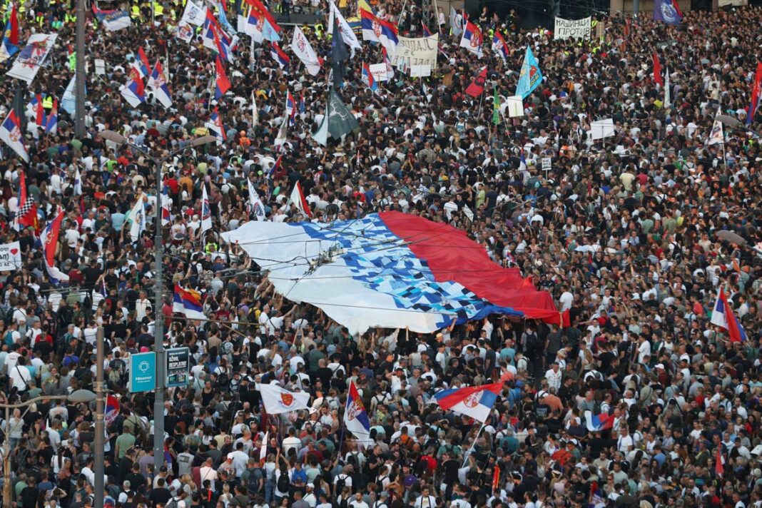 ajs:-140.000-ljudi-prisustvovalo-studentskom-protestu-u-vreme-komemorativne-tisine-–-nedeljnik