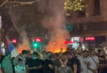 blokaderi-teroristi-zapalili-kontejnere:-divljaju-ispred-policije-kod-pravnog-fakulteta-(video)