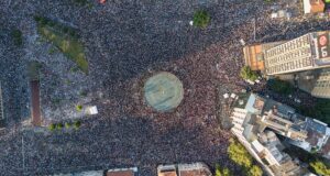 vlast-tvrdi-da-je-na-skupu-bilo-36010-ljudi,-iako-nezavisna-procena-govori-o-najmanje-140.000-demonstranata-–-nedeljnik