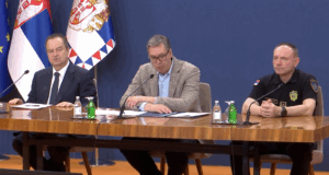 vucic-najavljuje-nova-hapsenja-i-istragu-protiv-studenata-zbog-„zelenog-svetla“-–-nedeljnik
