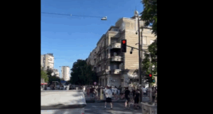 opsadno-stanje-na-fakultetima:-protest-ispred-vjt,-filozofskog-i-blokada-zemuna-–-nedeljnik