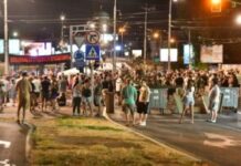 uklonjene-blokade-u-gradovima-sirom-srbije:-policija-uhapsila-16-osoba-u-beogradu-prilikom-rasterivanja-gradjana,-najavljene-nove-blokade-u-glavnom-gradu-–-nedeljnik