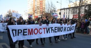 ponovo-odlozeno-sudjenje-aktivistima-sns,-traze-izuzece-svih-predsednika-sudova-u-novom-sadu-–-nedeljnik