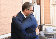 svaka-slicnost-je-(ne)namerna:-vucic-je-otisao-kod-premijera-spanije-protiv-koga-traju-masovni-protesti-protiv-korupcije-–-„blacenje-protivnika,-namestanje-tendera-i-brat-koji-trguje-uticajem“-–-nedeljnik