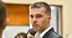 kreni-promeni:-„disperzovane-blokade“-taktika-koju-vlast-tesko-moze-da-suzbije-–-nedeljnik