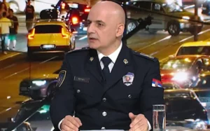 pomocnik-direktora-policije:-primenili-smo-minimalnu-silu,-saobracaj-sinoc-zaustavljen-na-139-mesta-sirom-srbije-–-nedeljnik