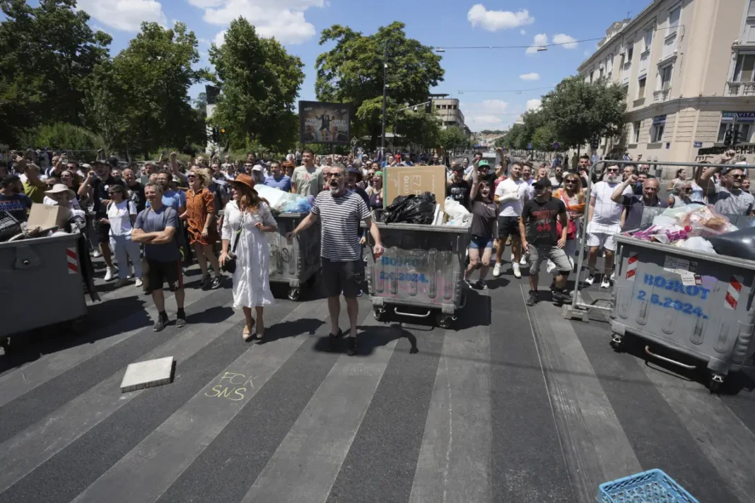 uputstvo-studenata-u-blokadi:-„mirno-se-povucite-pred-jedinicom-za-suzbijanje-demonstracija“-–-nedeljnik