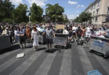 uputstvo-studenata-u-blokadi:-„mirno-se-povucite-pred-jedinicom-za-suzbijanje-demonstracija“-–-nedeljnik