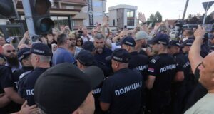 novi-pazar:-policija-odblokirala-magistralu,-devojka-povredjena,-dvojica-mladica-privedena-–-nedeljnik