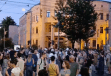 incident-kod-pravnog-fakulteta:-vozac-pokusao-da-probije-blokadu,-policija-reagovala-–-nedeljnik