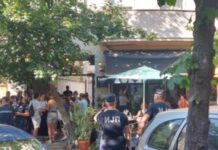 policija-opkolila-kafic-u-skenderbegovoj,-priveden-student-fizike-milos-ilic-–-nedeljnik