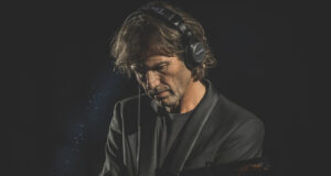 hernan-cattaneo-donosi-magiju-elektronske-muzike-u-luku-beograd-–-nedeljnik
