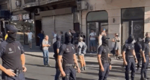 mup-tvrdi-da-policija-ima-pravo-da-nosi-„fantomke“-–-nedeljnik