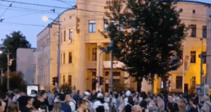 kancelarija-za-ljudska-prava-un-poziva-vlasti-u-srbiji-da-postuju-slobodu-izrazavanja-i-okupljanja-–-nedeljnik