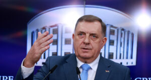 dodik-se-u-tajnosti-predao-sudu-bih-u-sarajevu:-odmah-pusten-na-slobodu-i-ukinuta-mu-je-poternica-–-nedeljnik