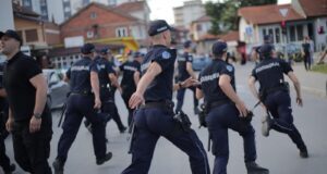 u-raskoj-gimnazijalca-tukao-policajac,-veceras-protest-–-nedeljnik