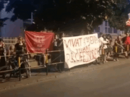 profesor-filozofskog-fakulteta-boris pendelj-napustio-zgradu-prekrsajnog-suda:-terete-ga-zbog-kontejnera-na-ulici